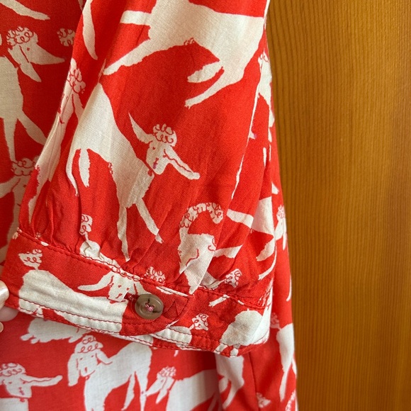 Anthropologie coral patterned blouse with dogs and cats - size small - Picture 3 of 4